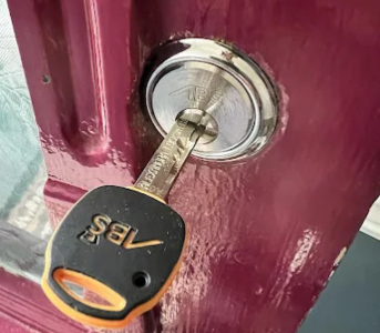 Professional locksmith unlocking door – locksmith Glendale CA services